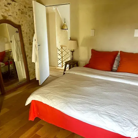 Perche Queen's Bedroom In Maisonnomadechic Bed & Breakfast *