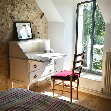 Perche Queen's Bedroom In Maisonnomadechic Bed & Breakfast