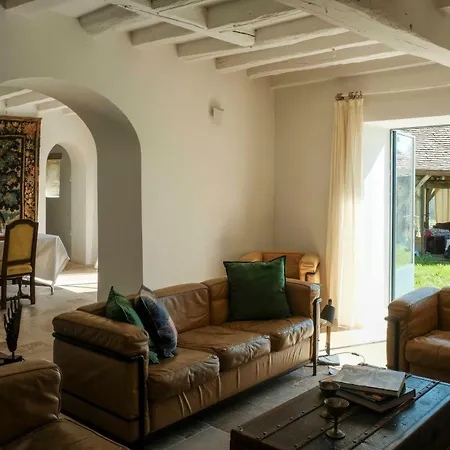 Perche Queen's Bedroom In Maisonnomadechic * Cour-Maugis-sur-Huisne