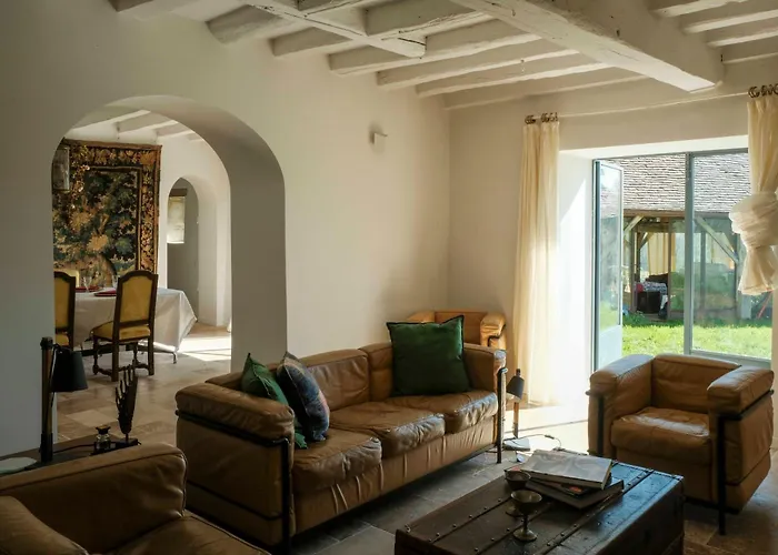 Perche Queen's Bedroom In Maisonnomadechic * Cour-Maugis-sur-Huisne